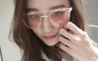 圆形脸戴什么样眼镜图片，圆形脸适合戴什么样的耳环